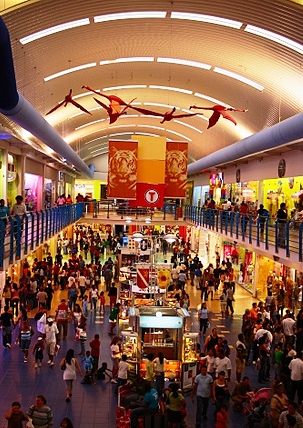 Albrook Mall se ha convertido en el más concurrido de turistas centroamericanos. Panamá explota turismo de compras a gran escala al igual que ciudades de EE.UU.