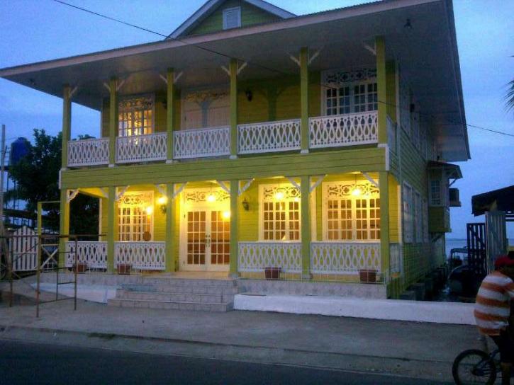 Sucursal de la ATP en la Isla Bocas. ATP remodeló edificio turístico en la Isla Colón de Bocas del Toro