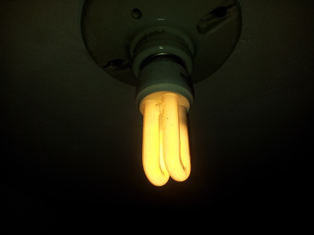 Gobierno anuncia nuevas tarifas eléctricas para 2015
