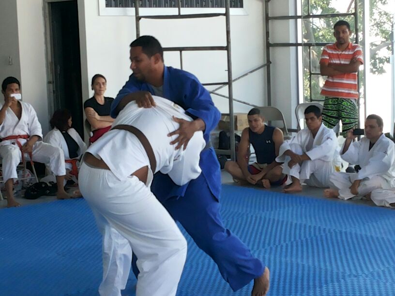 Go Fitness Combat Academy celebró pase de cintas y combates