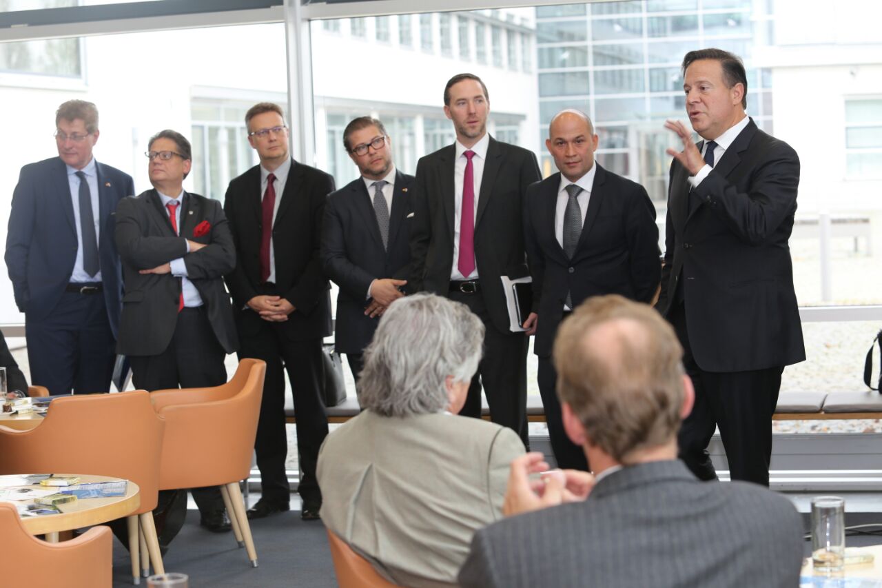Panamá suscribe acuerdo con la Messe München para potenciar turismo de congresos