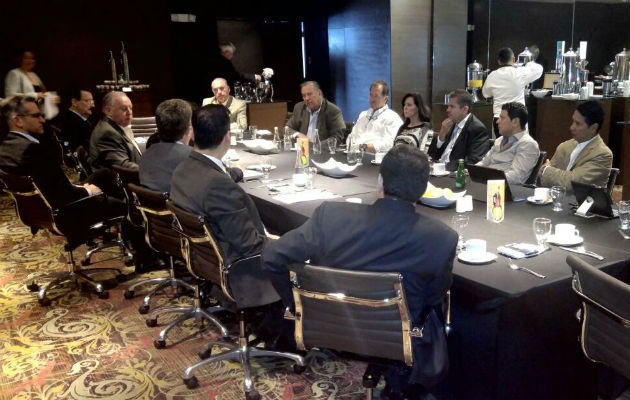 Representantes de turismo se reúnen con el MEF