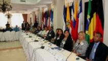 Capacitan funcionarios en documentos de viaje